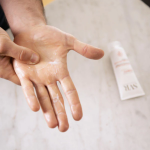 SVR CICAVIT+ Repairing Hand Cream 75g Model